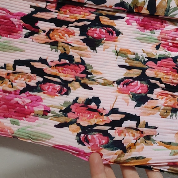 DKNY Pleated Neck Tie Top - Picture 4 of 6